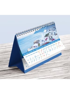 Thiết kế lịch để bàn màu xanh dương phong cách bãi biển đẹp