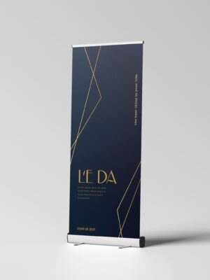 Thiết kế standee cho thương hiệu thời trang phong cách thanh lịch